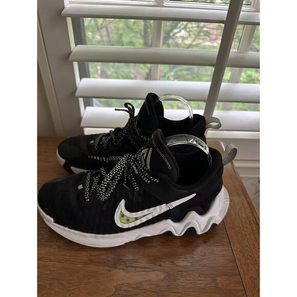 Size 7.5 - Nike Giannis Immortality Black Volt youth 7 men’s 7.5 women 9/ EU 40 - Picture 4 of 11